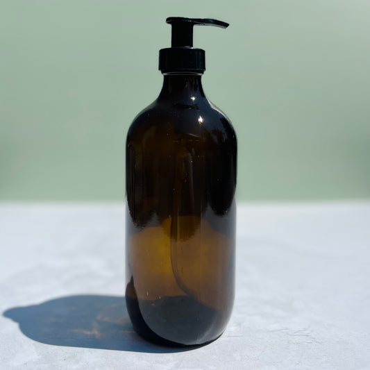Bouteille vide en verre ambré