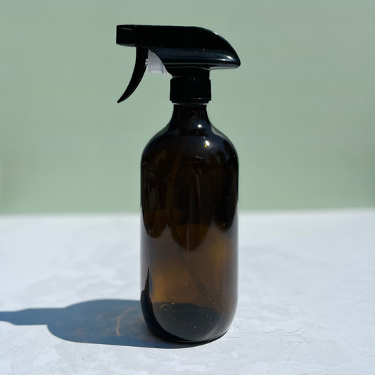 Bouteille vide en verre ambré